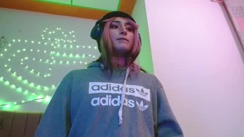 reiv_femboy online show from April 5, 2026, 5:59 am