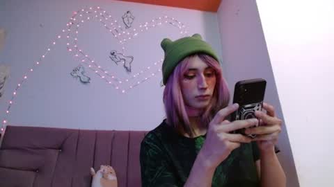 Snapshot of reiv_femboy chatting on July 16, 2026, 3:45 am reiv_femboy online show from July 16, 2026, 3:45 am