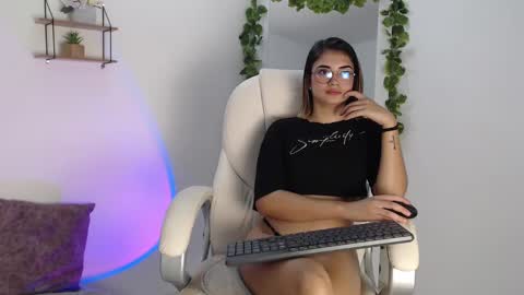 Erika online show from December 8, 2024, 12:51 am