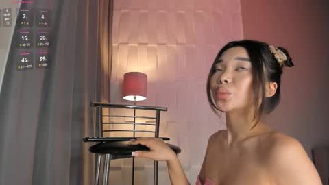 Snapshot of ren_esma chatting on November 10, 2025, 3:49 am Ren online show from November 10, 2025, 3:49 am