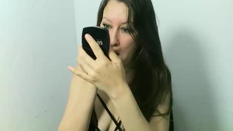 renata cheriee online show from April 15, 2026, 10:33 am