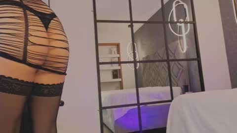 Snapshot of renata_cruz_ chatting on October 1, 2025, 11:16 am Renata 3 online show from October 1, 2025, 11:16 am