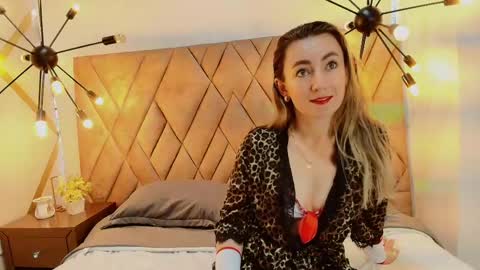renata_fitnes online show from June 3, 2026, 12:19 pm