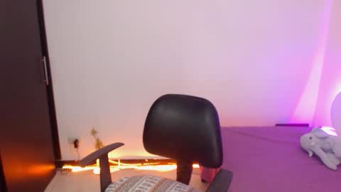 Snapshot of renata_ruiz chatting on October 17, 2025, 3:42 am online show from October 17, 2025, 3:42 am