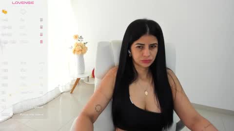 Snapshot of renata_t_ chatting on September 19, 2025, 11:11 am RENATA online show from September 19, 2025, 11:11 am