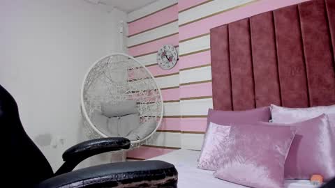 Snapshot of renatarussel chatting on January 13, 2025, 5:44 pm Renata online show from January 13, 2025, 5:44 pm