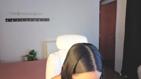 renaxi_smith online show from May 9, 2026, 8:03 pm
