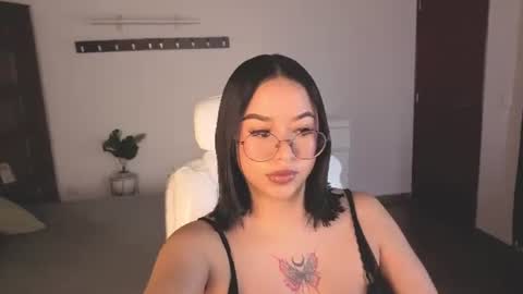 Snapshot of renaxi_smith chatting on July 11, 2026, 7:27 pm renaxi_smith online show from July 11, 2026, 7:27 pm