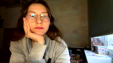 Mia online show from April 6, 2026, 3:13 pm