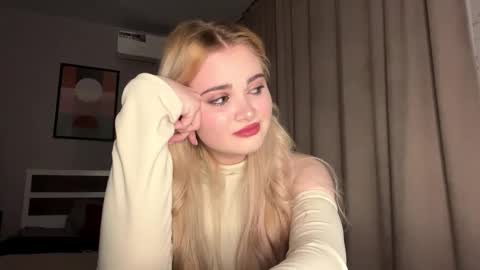 Kira online show from October 12, 2025, 1:21 pm