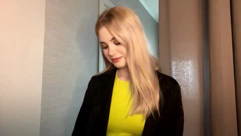 Kira online show from October 23, 2025, 7:18 am