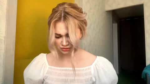 Kira online show from October 24, 2025, 9:06 am