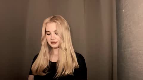 Kira online show from November 6, 2025, 12:06 pm