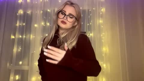 Kira online show from November 10, 2025, 12:04 pm