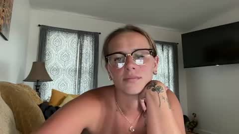 renimoonxo online show from July 9, 2026, 8:57 pm
