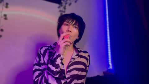 Snapshot of rennuts chatting on December 7, 2024, 6:15 pm rennuts online show from December 7, 2024, 6:15 pm