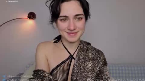 Ewiwi online show from October 19, 2025, 3:12 pm