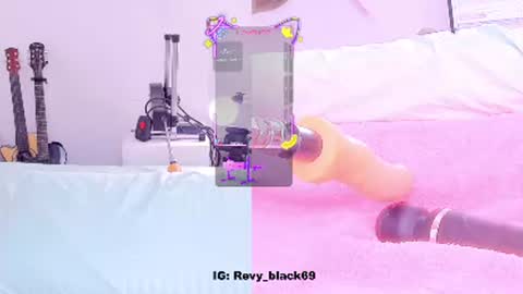 Snapshot of revy_black69 chatting on October 21, 2025, 9:43 am Rebecca y sarih online show from October 21, 2025, 9:43 am