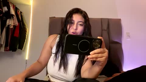 Rexa y blade  online show from October 11, 2025, 8:29 pm