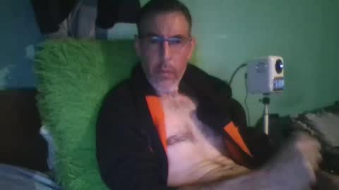 reyes_albert2006 online show from November 23, 2025, 11:10 am