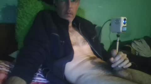 reyes_albert2006 online show from February 16, 2026, 11:06 am