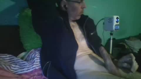 reyes_albert2006 online show from February 23, 2026, 11:51 am