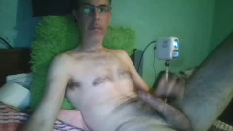 reyes_albert2006 online show from April 13, 2026, 6:19 am