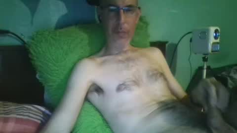 reyes_albert2006 online show from April 27, 2026, 7:06 am