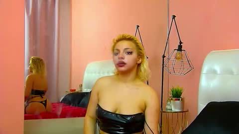 Snapshot of rheaduvall chatting on February 27, 2026, 5:40 am Rhea online show from February 27, 2026, 5:40 am