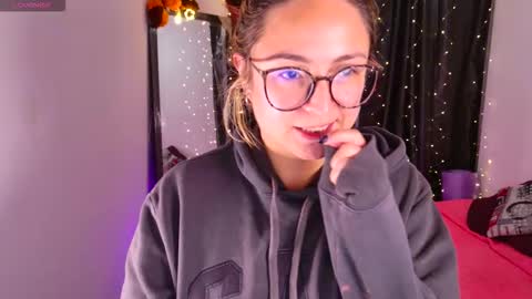 Snapshot of rhosynn chatting on October 29, 2025, 2:47 am Rosie online show from October 29, 2025, 2:47 am