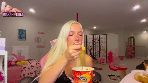 ria  online show from November 27, 2025, 3:52 am