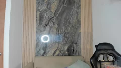 Snapshot of rianamanson chatting on October 5, 2025, 4:49 pm Riana online show from October 5, 2025, 4:49 pm