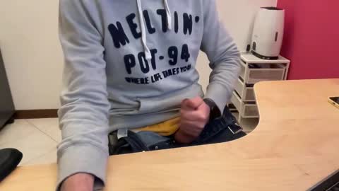 Snapshot of riccardofortis chatting on December 27, 2024, 5:05 pm riccardofortis online show from December 27, 2024, 5:05 pm