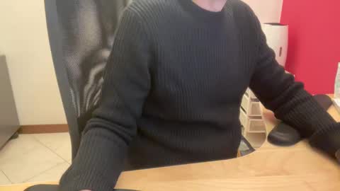 Snapshot of riccardofortis chatting on January 8, 2025, 5:37 pm riccardofortis online show from January 8, 2025, 5:37 pm