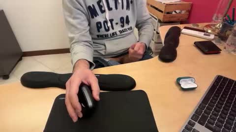 Snapshot of riccardofortis chatting on October 13, 2025, 5:02 pm riccardofortis online show from October 13, 2025, 5:02 pm