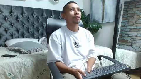 richar_voller online show from March 10, 2025, 2:48 pm