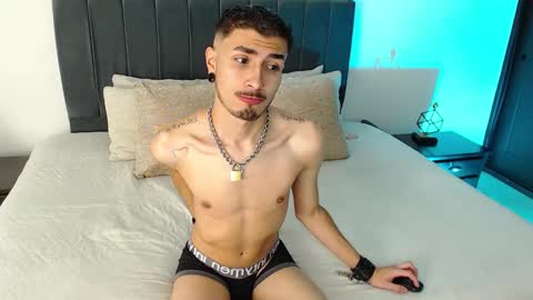 Snapshot of richard_carter_ chatting on January 15, 2025, 11:19 pm Richard online show from January 15, 2025, 11:19 pm