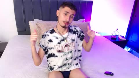 Snapshot of richard_carter_ chatting on February 6, 2025, 12:22 am Richard online show from February 6, 2025, 12:22 am