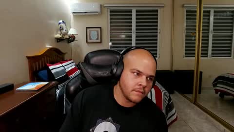 Snapshot of rickyj1012 chatting on October 22, 2025, 12:11 am Ricky online show from October 22, 2025, 12:11 am