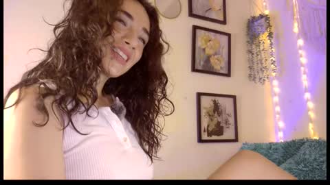 Independent model online show from October 5, 2025, 8:56 am