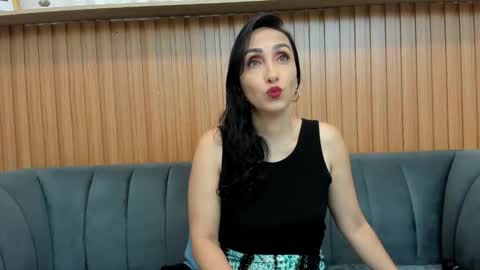 Snapshot of riley_reid_milf chatting on May 12, 2026, 12:35 pm Oriana online show from May 12, 2026, 12:35 pm