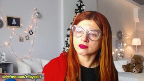 Snapshot of rileycomely chatting on January 4, 2025, 10:02 pm RileyComely online show from January 4, 2025, 10:02 pm