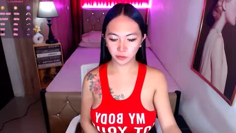 Snapshot of rileymillerx chatting on December 9, 2024, 11:26 am Riley online show from December 9, 2024, 11:26 am