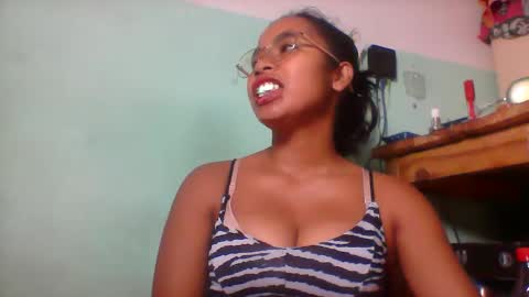 rinah856024 online show from April 19, 2026, 4:06 pm