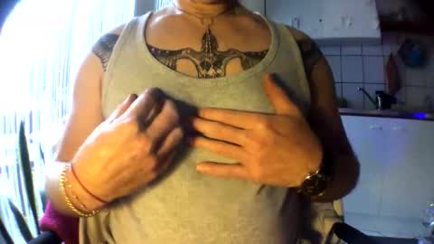 Snapshot of riod_rainforest_1983 chatting on November 11, 2025, 12:27 pm Rotrigo online show from November 11, 2025, 12:27 pm