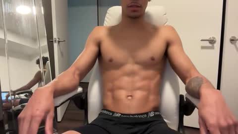 rippedguy4l online show from May 13, 2026, 8:06 pm