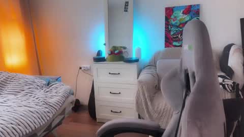   DianaBrite            fansl y online show from June 4, 2026, 12:55 pm