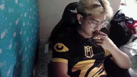 Snapshot of ririhoee chatting on March 23, 2026, 7:51 pm ririhoee online show from March 23, 2026, 7:51 pm