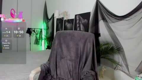 Snapshot of risosweet chatting on June 1, 2026, 8:43 pm Alice online show from June 1, 2026, 8:43 pm