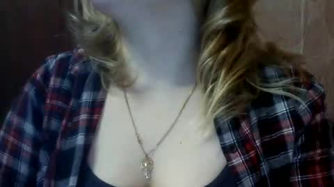 Snapshot of riveramaureen chatting on December 17, 2024, 1:49 pm RiveraMaureen online show from December 17, 2024, 1:49 pm